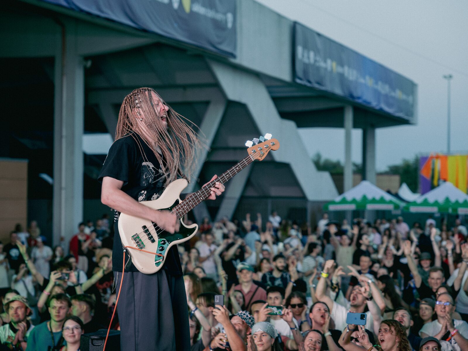 Stas Koroliov live — bass and festival crowd in daylight